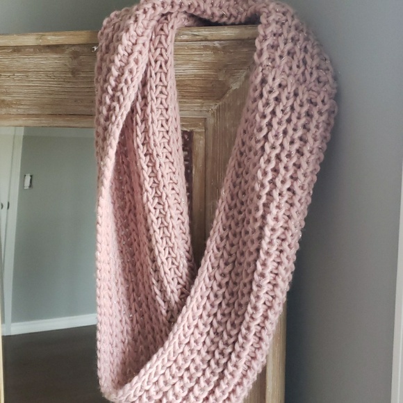 Accessories - Chunky Blush Infinity Scarf with Metallic String